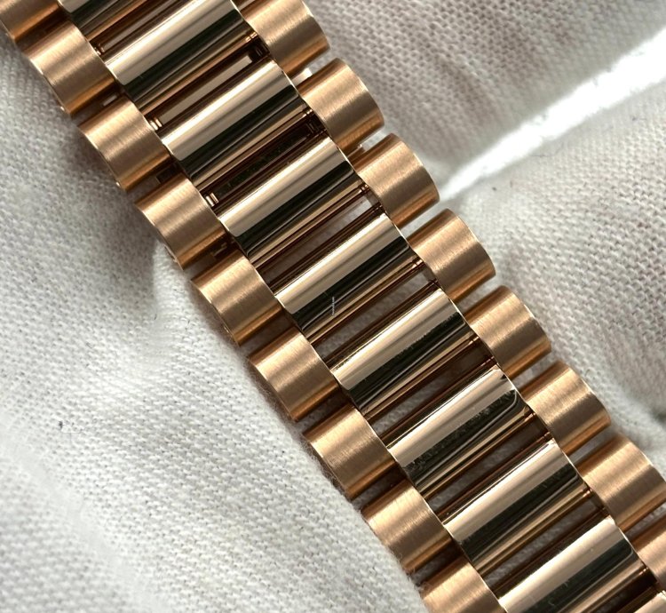 Rolex Day-date 36 Unworn Day-date 36mm White Roman Dial Rose Gold Bracelet 128235 Box Papers 2024