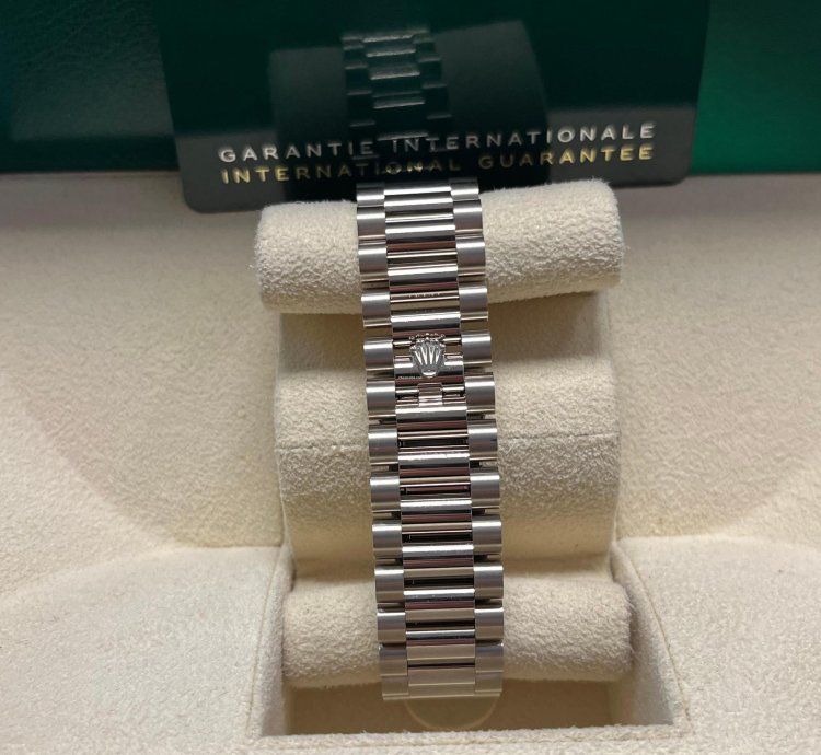 Rolex Day-date 36 White Gold Day-date 36 Watch - Fluted Bezel - Blue Ombre Diamond Dial 128239