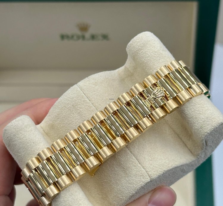 Rolex Day-date 36 White Mother Of Pearl Baguette Diamond Dial Yellow Gold President Diamond Beze
