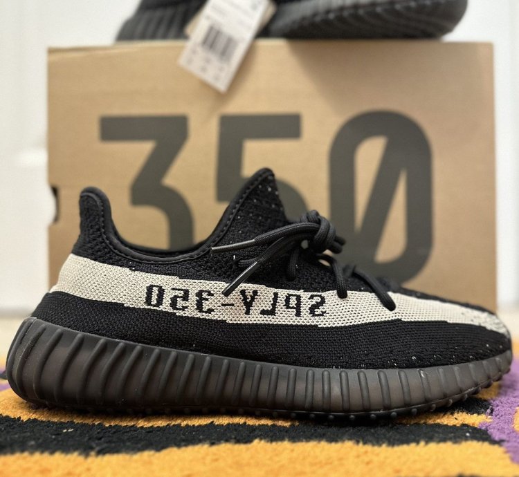 Adidas Yeezy 350 V2 Oreo