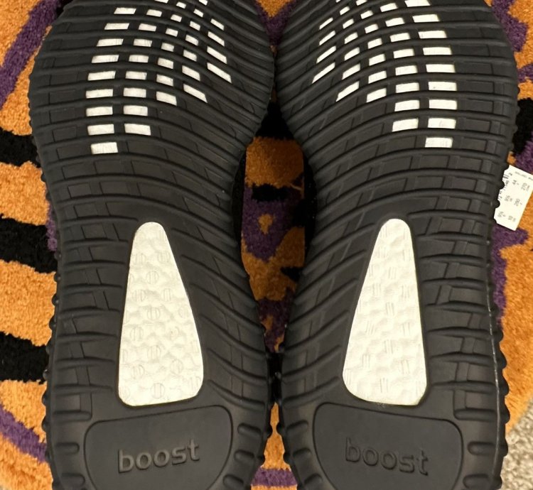 Adidas Yeezy 350 V2 Oreo