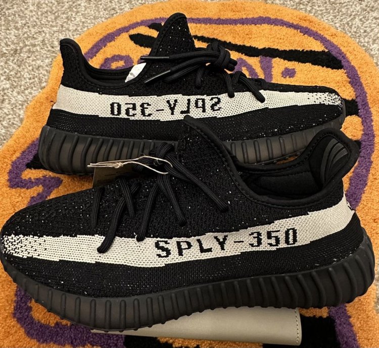 Adidas Yeezy 350 V2 Oreo