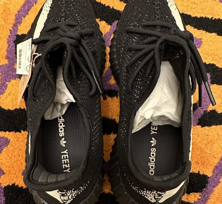 Adidas Yeezy 350 V2 Oreo