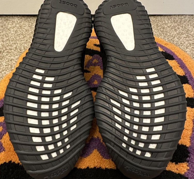 Adidas Yeezy 350 V2 Oreo
