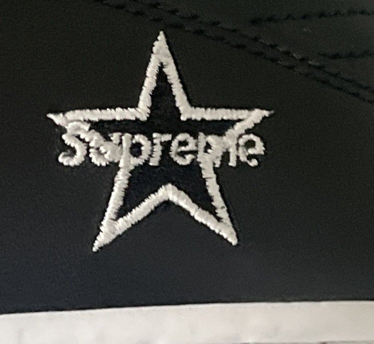 Supreme Nike Sb Dunk Low Jewel Swoosh Silver