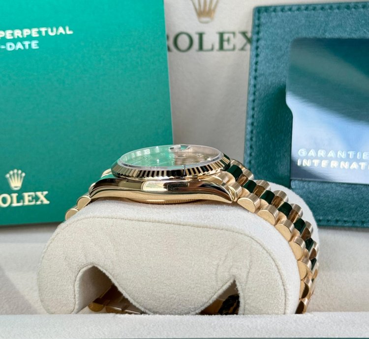 Rolex Day-date 36 Yellow Gold Champagne Diamond Dial 2024