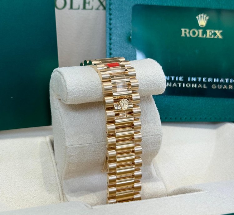 Rolex Day-date 36 Yellow Gold Champagne Diamond Dial 2024