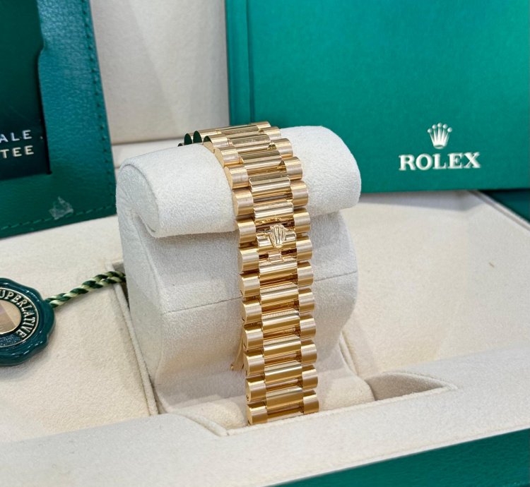Rolex Day-date 36 Yellow Gold Champagne Diamond Dial Bezel 2024