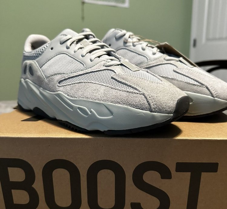 Adidas Yeezy 700 Boost - Salt