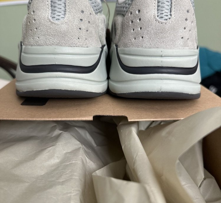 Adidas Yeezy 700 Boost - Salt