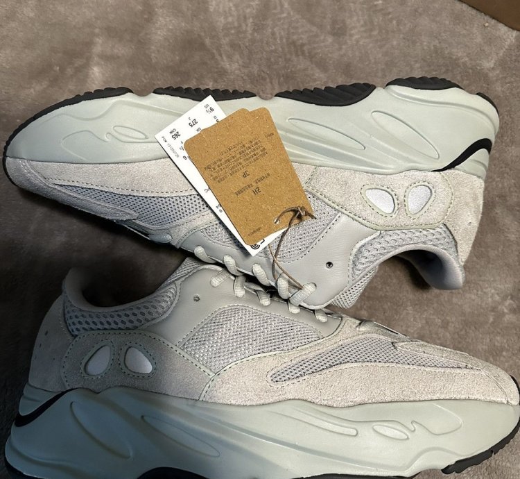 Adidas Yeezy 700 Boost - Salt