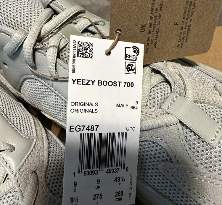 Adidas Yeezy 700 Boost - Salt