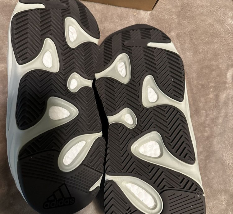 Adidas Yeezy 700 Boost - Salt
