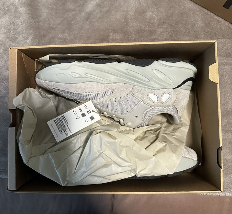 Adidas Yeezy 700 Boost - Salt