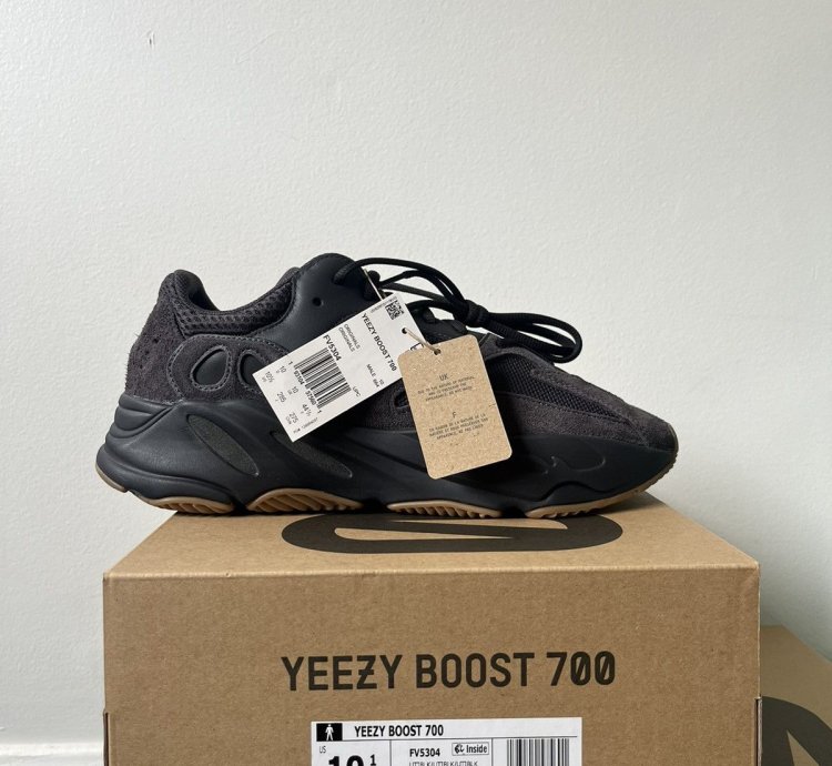 Adidas Yeezy 700 Utility Black