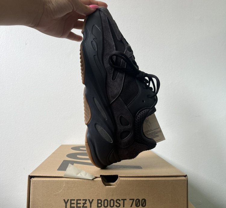 Adidas Yeezy 700 Utility Black