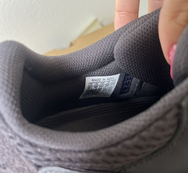 Adidas Yeezy 700 Utility Black