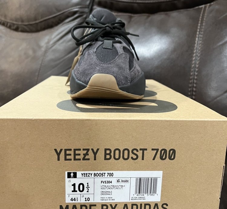 Adidas Yeezy 700 Utility Black