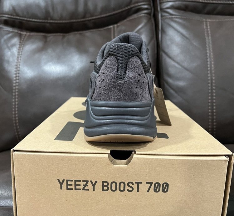 Adidas Yeezy 700 Utility Black