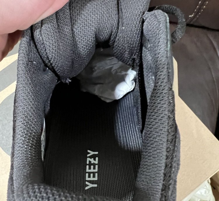 Adidas Yeezy 700 Utility Black