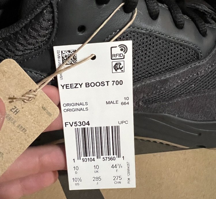 Adidas Yeezy 700 Utility Black