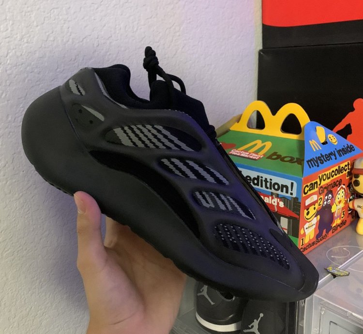 Adidas Yeezy 700 V3 Alvah