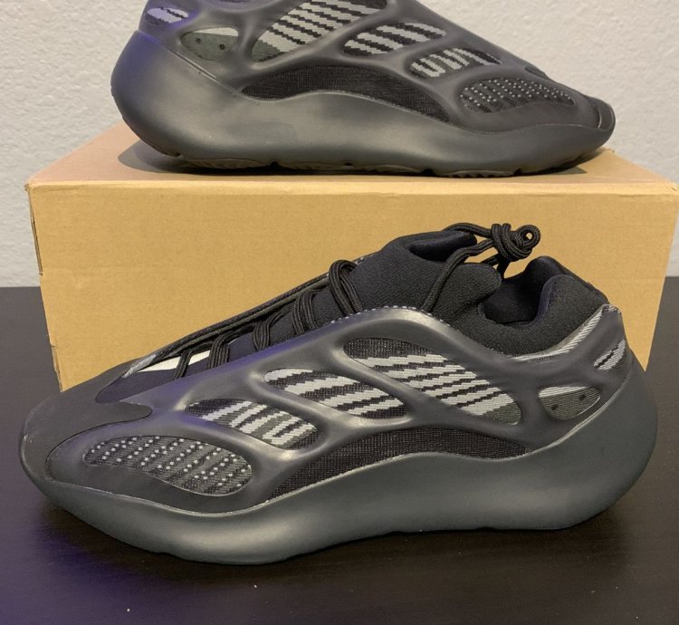 Adidas Yeezy 700 V3 Alvah