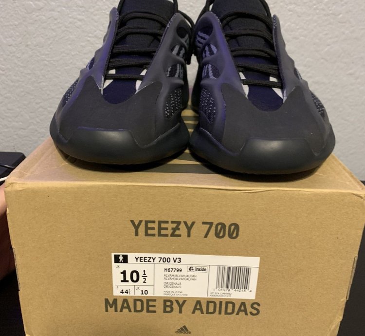 Adidas Yeezy 700 V3 Alvah