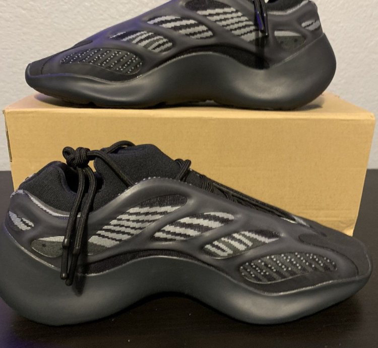 Adidas Yeezy 700 V3 Alvah Size 10 5