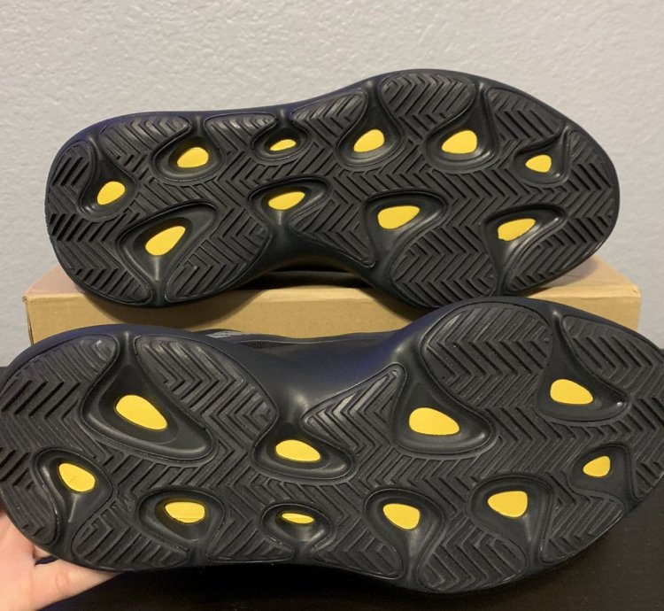 Adidas Yeezy 700 V3 Alvah Size 10 5