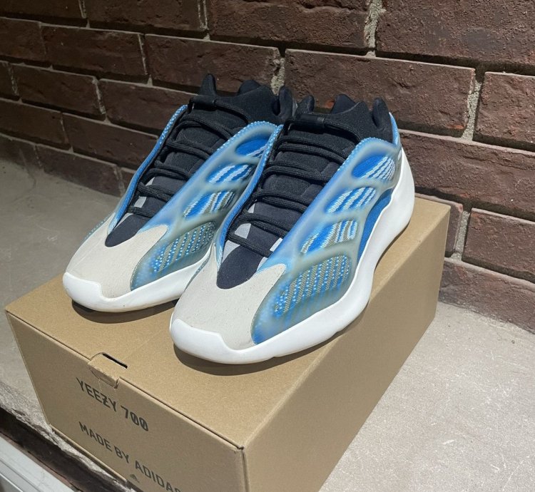 Adidas Yeezy 700 V3 Arzareth