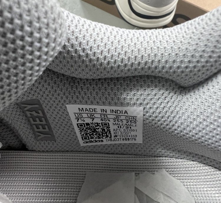 Adidas Yeezy 700 Waverunner Size 7 5 New