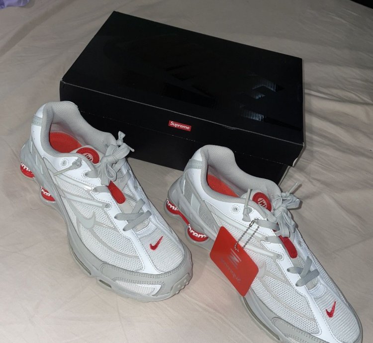 Supreme Nike Shox