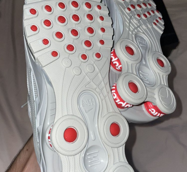 Supreme Nike Shox