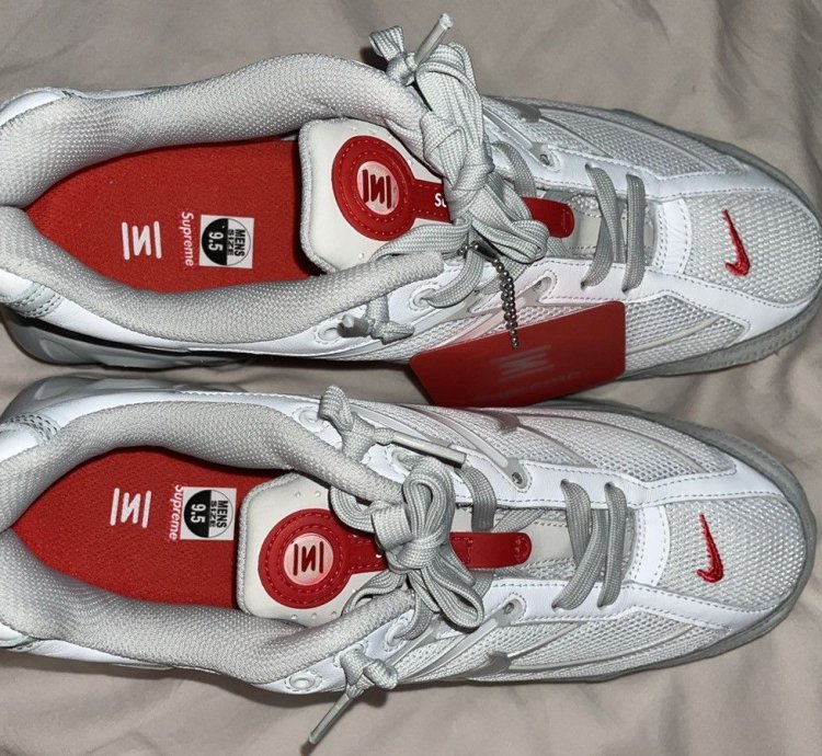 Supreme Nike Shox