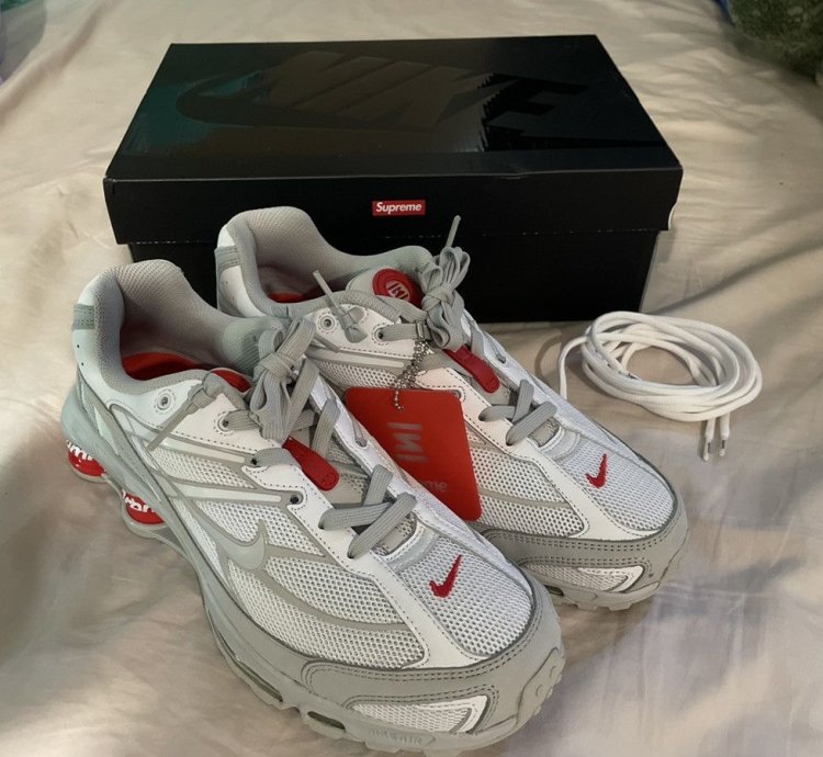 Supreme Nike Shox