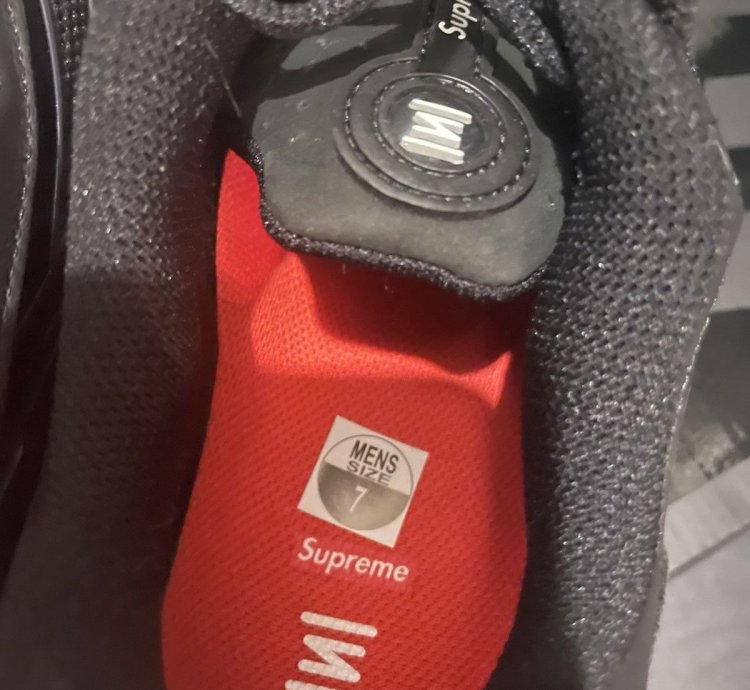 Supreme Nike Shox