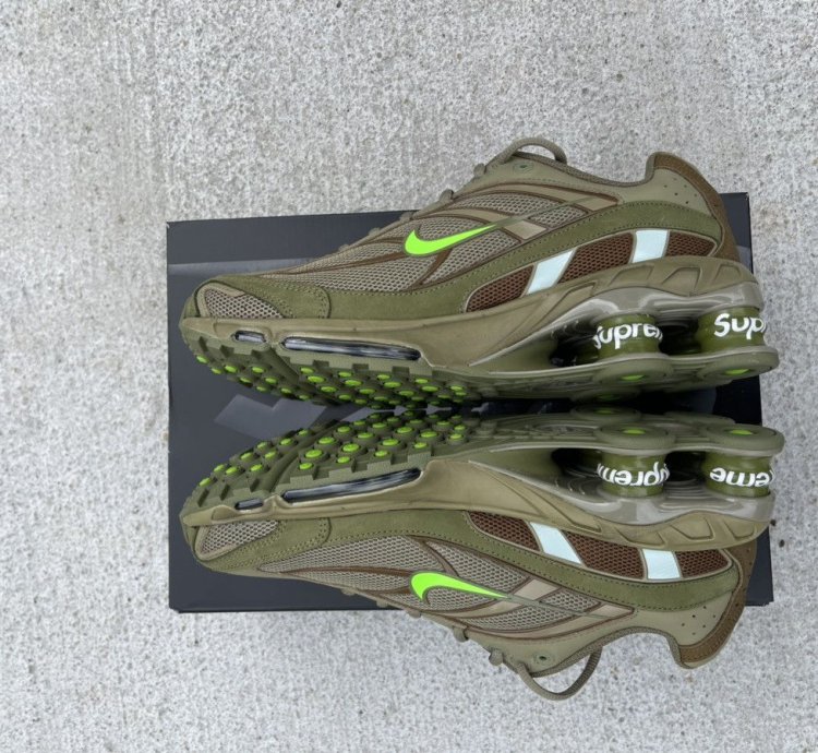 Supreme Nike Shox 2