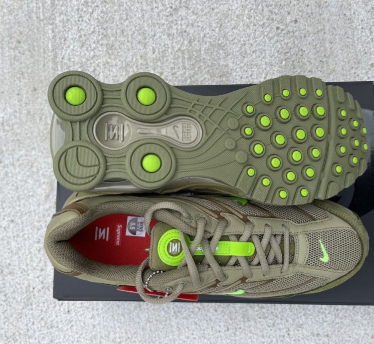Supreme Nike Shox 2