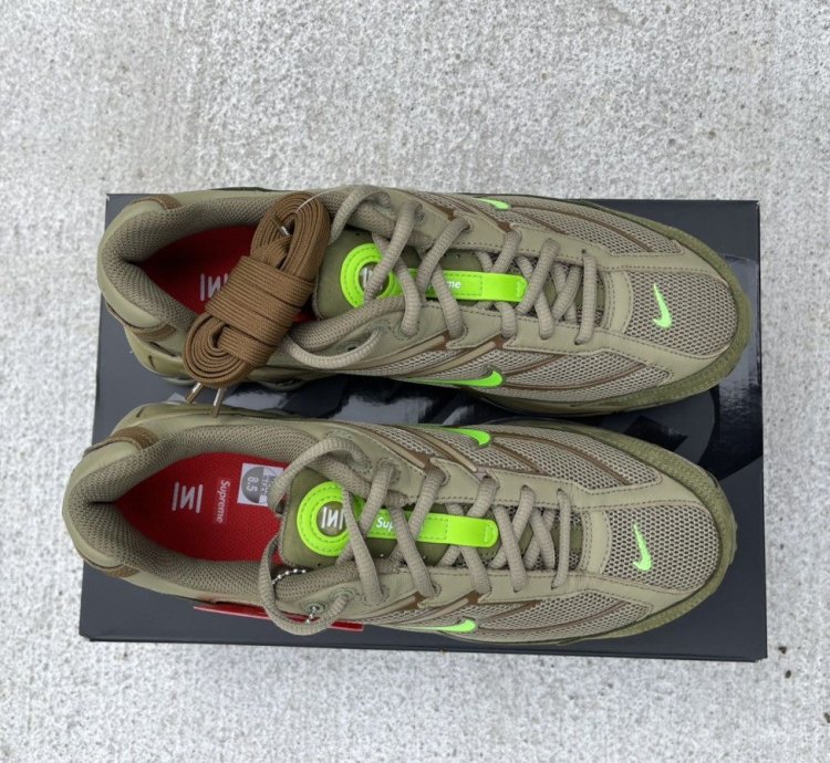 Supreme Nike Shox 2