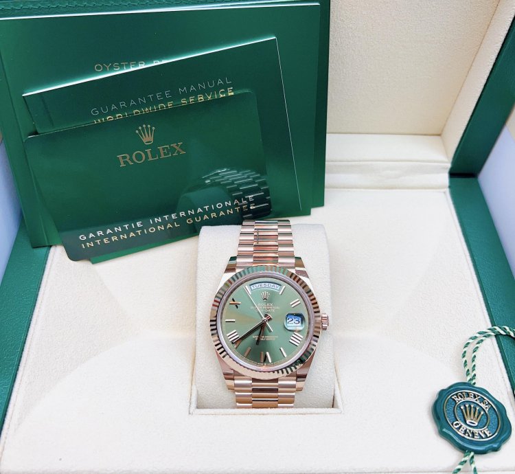 Rolex Day-date 40 2025 New Everose Gold Olive Green Roman