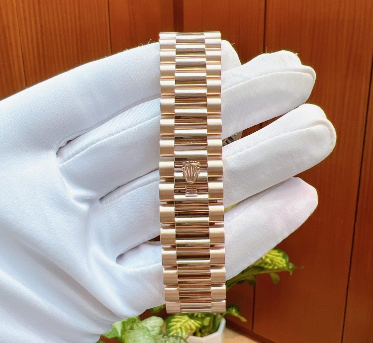 Rolex Day-date 40 2025 New Everose Gold Olive Green Roman