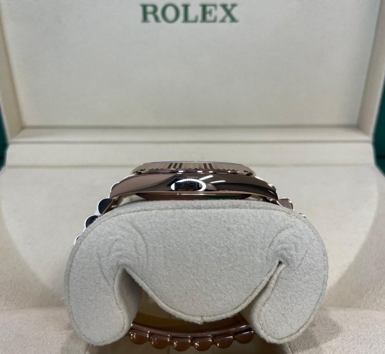 Rolex Day-date 40 rose Gold Chocolate Roman Dial