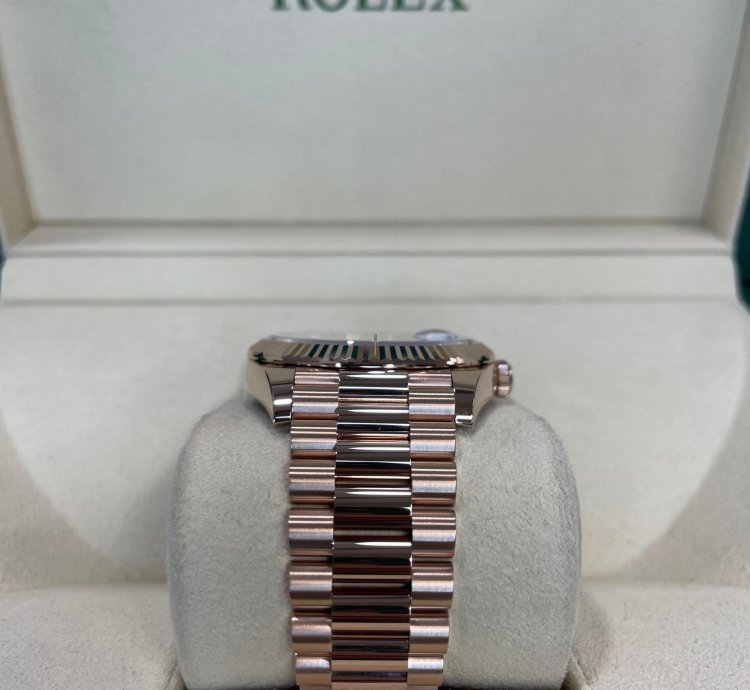 Rolex Day-date 40 rose Gold Chocolate Roman Dial