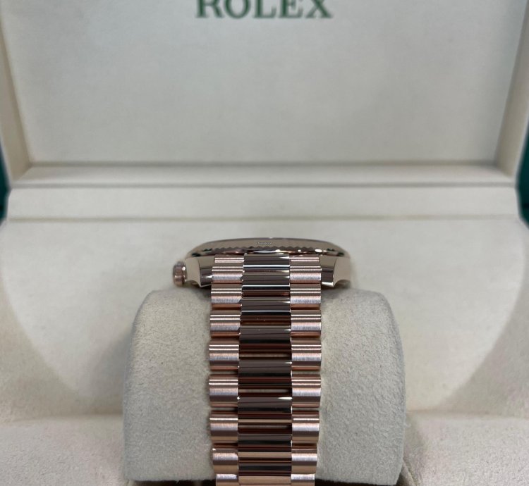 Rolex Day-date 40 rose Gold Chocolate Roman Dial