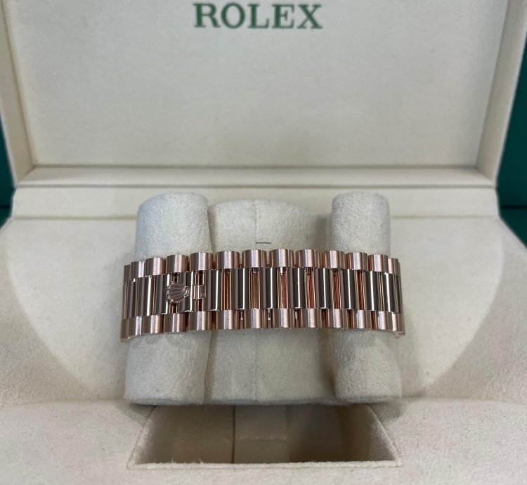 Rolex Day-date 40 rose Gold Chocolate Roman Dial