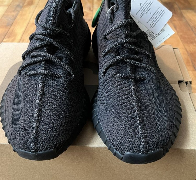 Adidas Yeezy Boost 350 V2 Black non Reflective