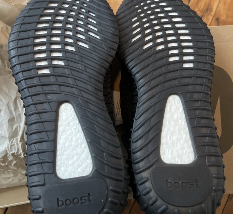 Adidas Yeezy Boost 350 V2 Black non Reflective