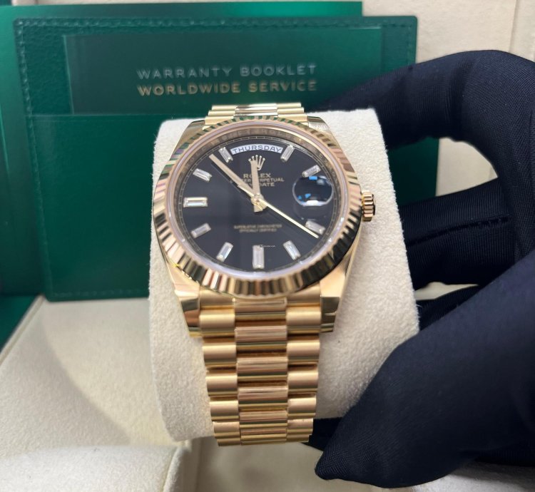 Rolex Day-date 40 18k Yellow Gold - Baguette Diamond Dial - Fluted Bezel ref 228238