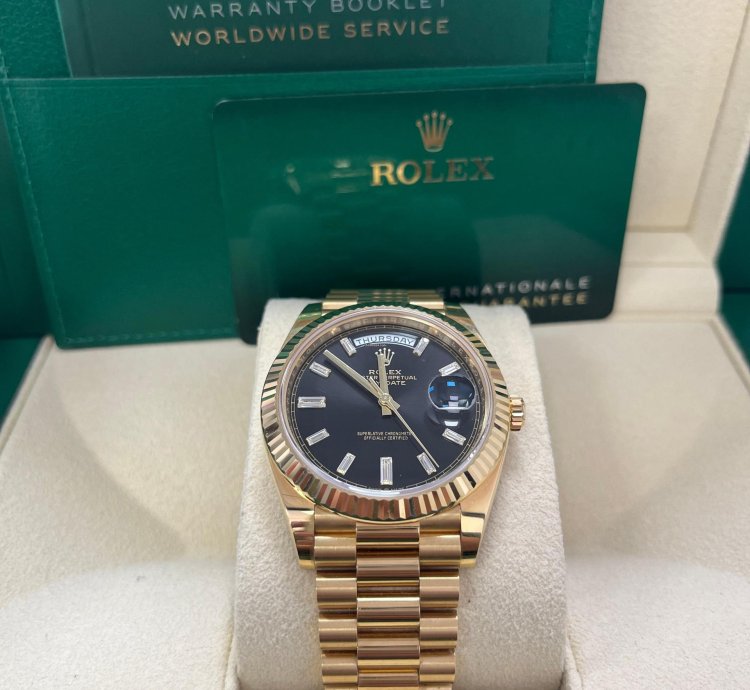 Rolex Day-date 40 18k Yellow Gold - Baguette Diamond Dial - Fluted Bezel ref 228238